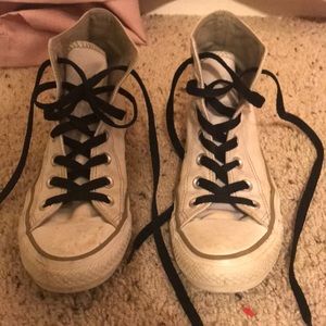 White and black skull converse